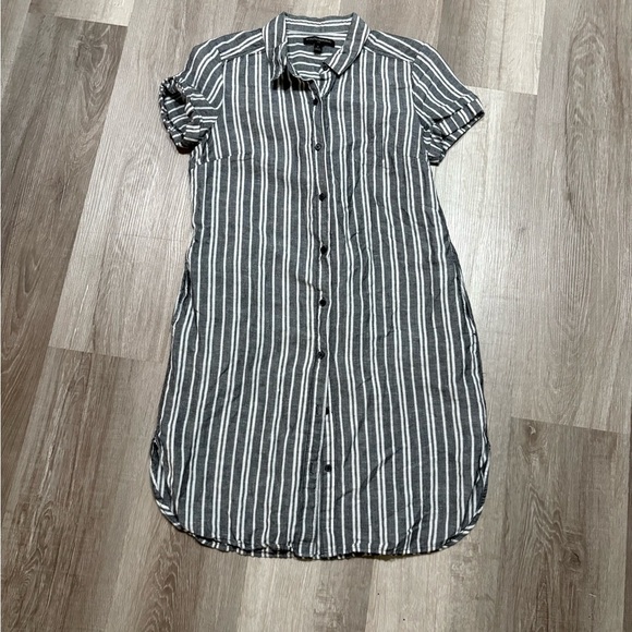 Banana Republic Black and White Striped Shirt - Picture 1 of 5